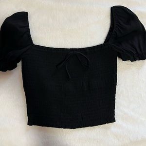 ARITZIA BLACK PUFF SHORT SLEEVE SMOCKED BLOUSE SIZE S